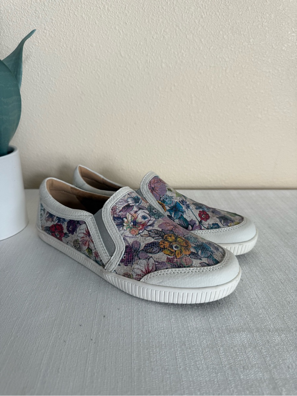 New EARTH Floral Slip-On Casual Sneakers - White Multicolor